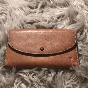 Frye wallet ❤️